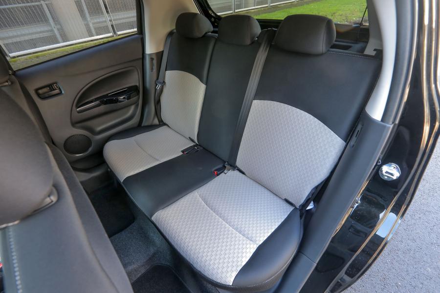 Интерьер Mitsubishi Space Star 2016 года  (EU) (фото 33 из 45)
